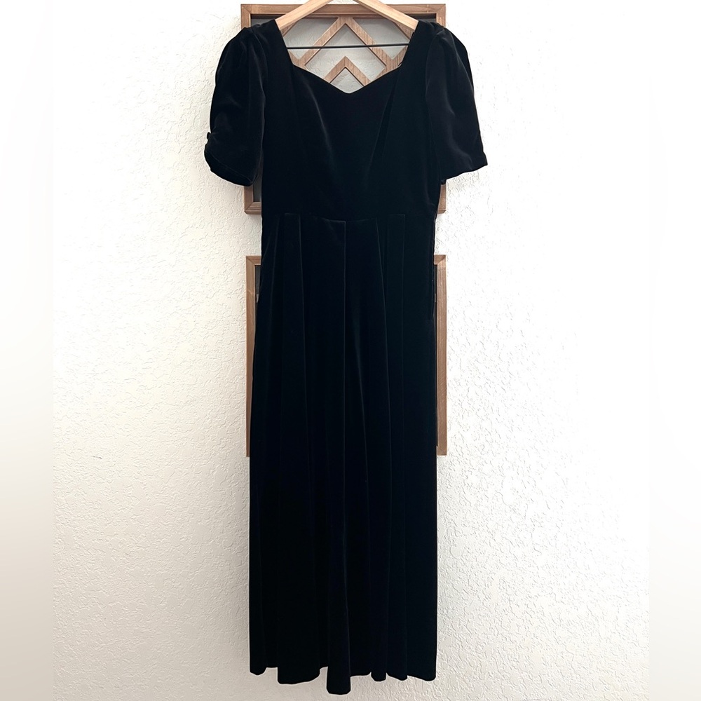 LAURA ASHLEY Vintage Black Velvet Dress Sweetheart Neckline Size 8 *Runs Small - Picture 2 of 16